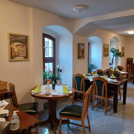 Zum Kloetzelmoench Hotel